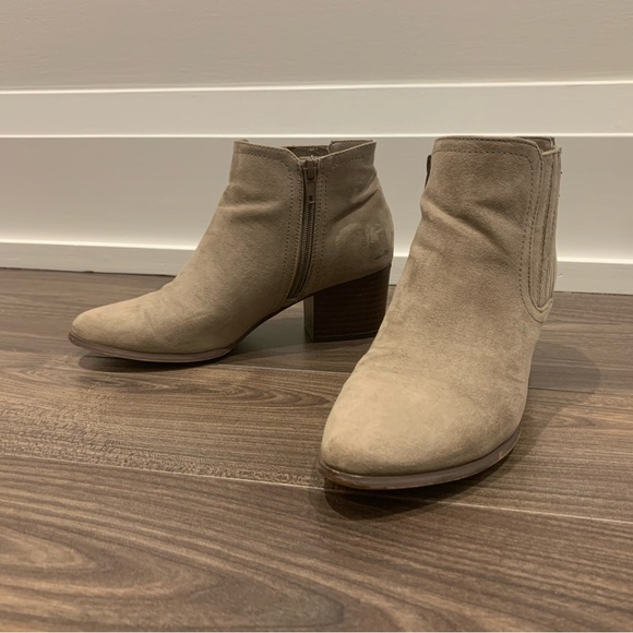 Joe Fresh Booties Size 7 - Picture 2 of 6